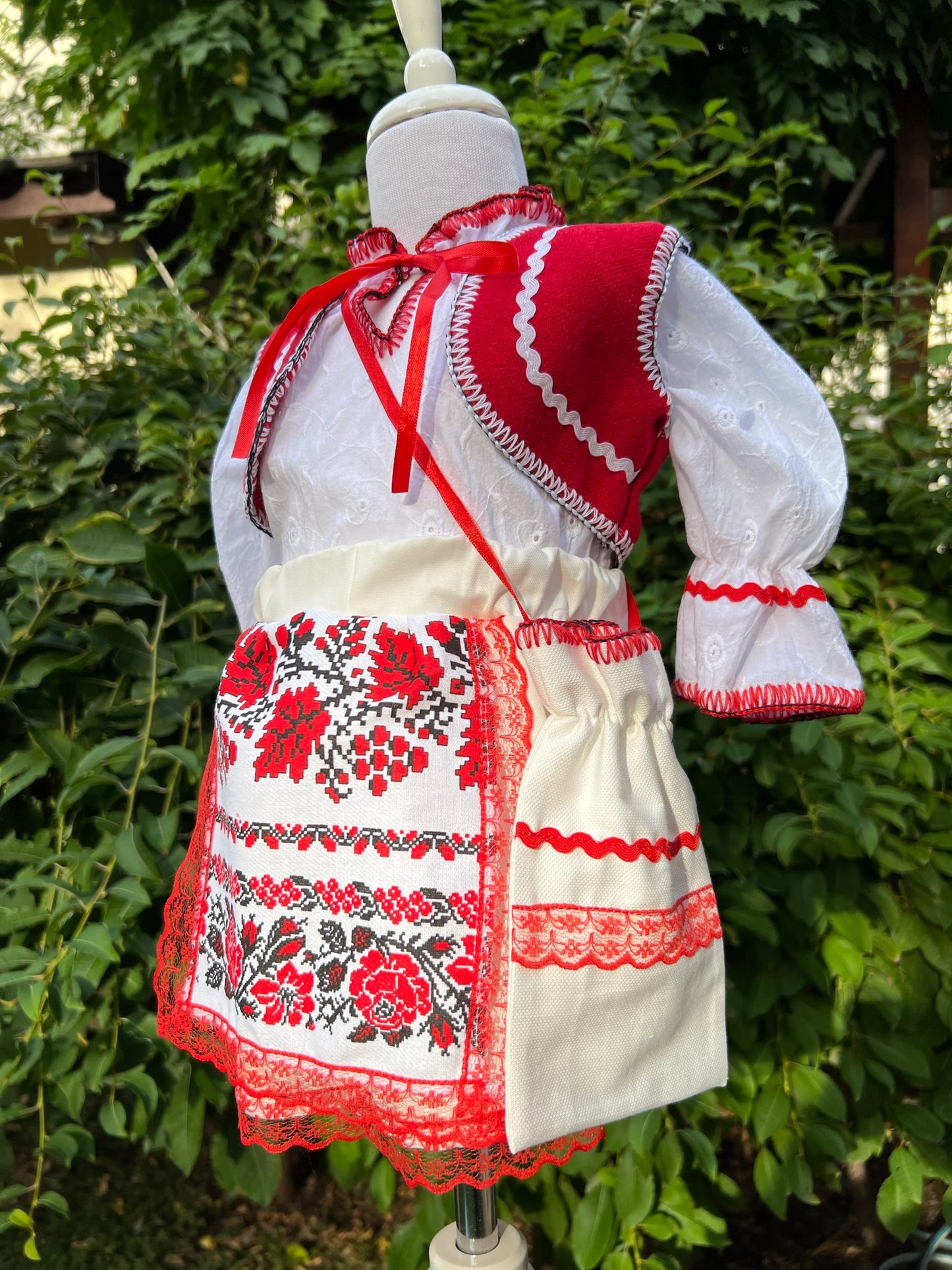 Costum tradițional fete