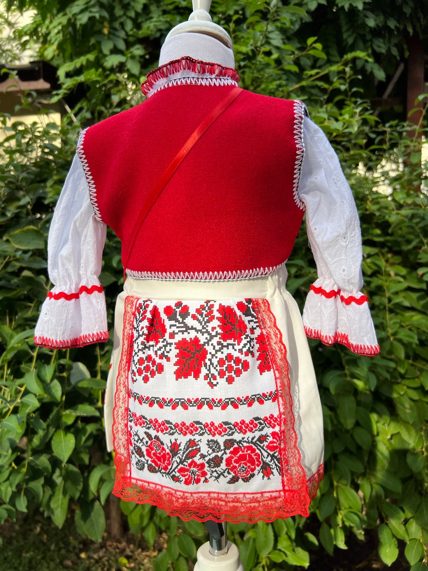 Costum tradițional fete